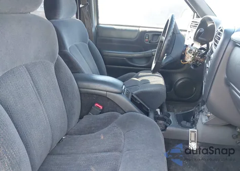 2001 Chevrolet Blazer Lt from USA, damaged, VIN 1GNCS13W812182556